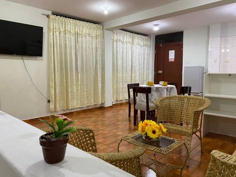 Departamento Grande, 8 people