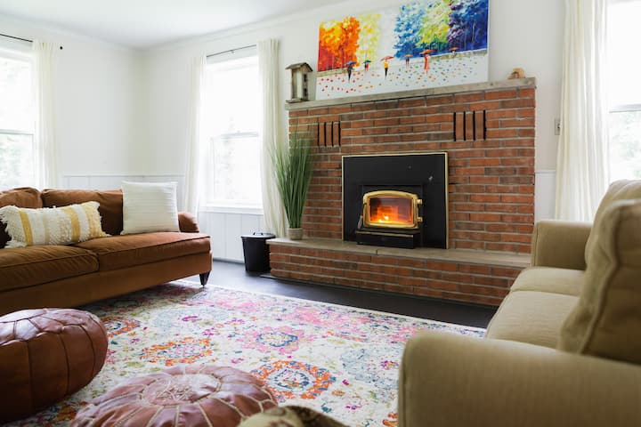 Farm House, 11 Acres, Sauna, Firepit, 15min To Pec - Brighton