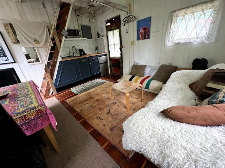 Charming Lakeview Cottages - Ithaca, NY