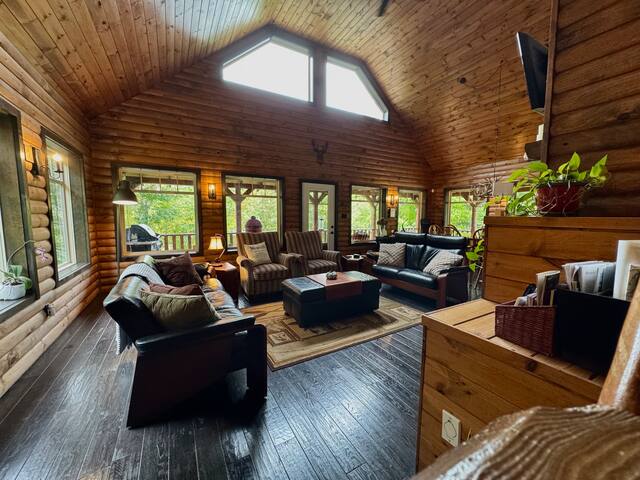 Cast Away Grand Lodge….luxury 4 bedroom w/hot tub gallery image 4