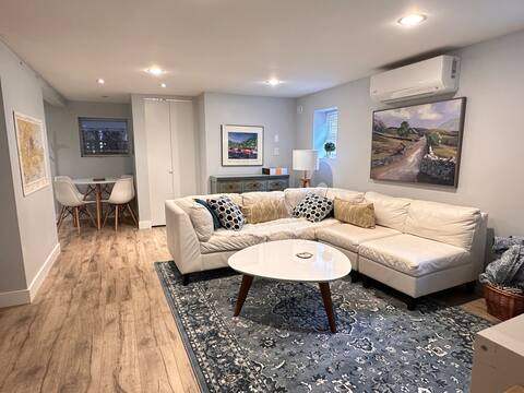 Cosy 2-bedroom garden apartment with covered patio
