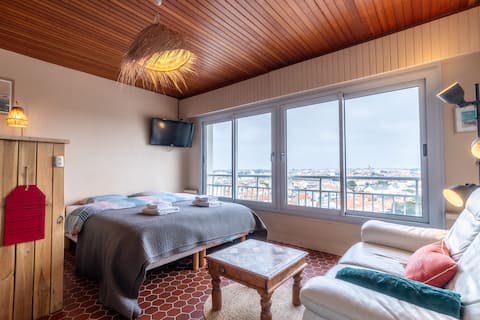 Top Airbnb: "Au 18, les pieds dans l'eau" with panoramic views à Saint Gilles Croix De Vie