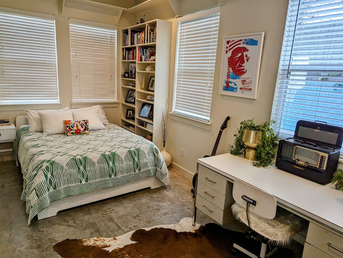 Central/East Maple Ave. Guest House