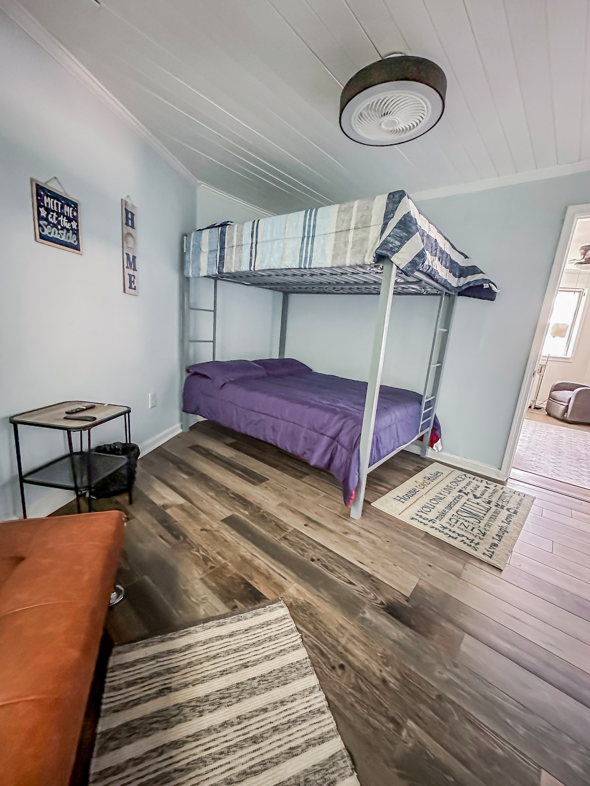 ห้องนอนพร้อมเตียงสองชั้นขนาดใหญ่เพื่อความสะดวกสบายเป็นพิเศษ!