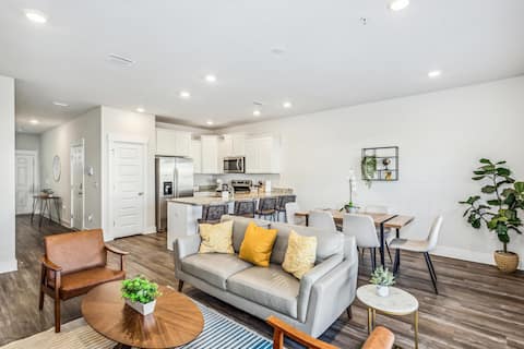 New Townhome! near Downtown and Pensacola Beach