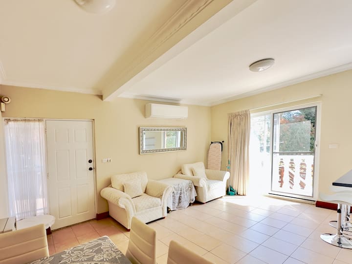 Self Contained Fully Furnished 1 Bedroom Unit - Queanbeyan