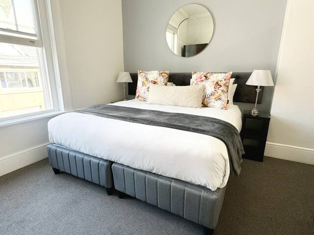 Perfect 6 bedroom Green Point Gem gallery image 3