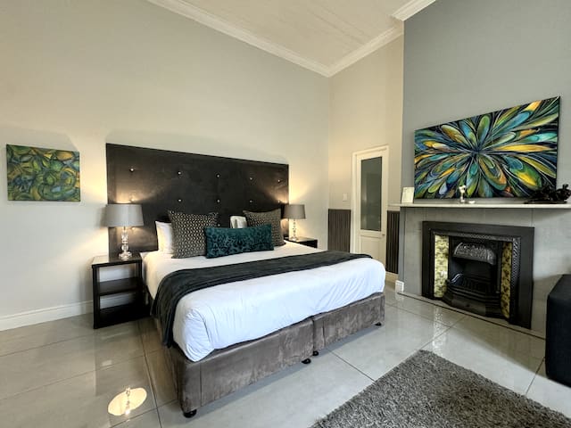 Perfect 6 bedroom Green Point Gem