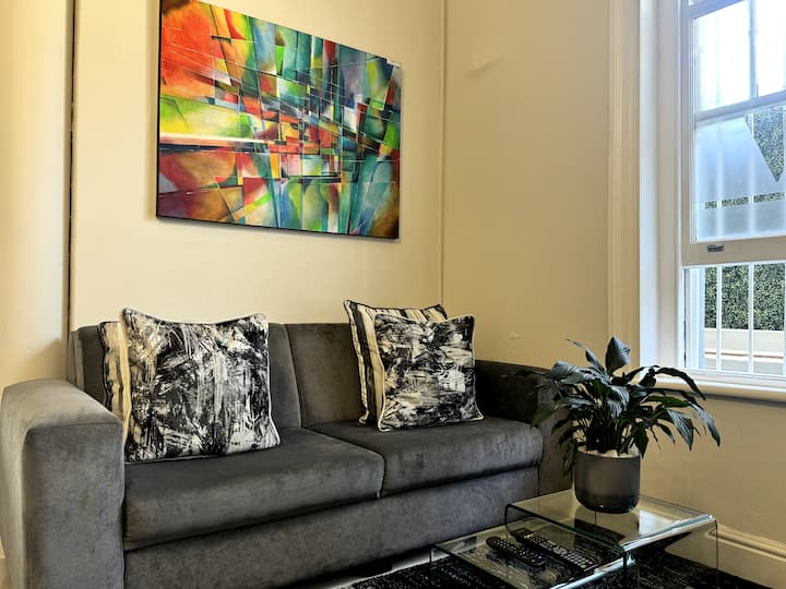Perfect 6 Bedroom Green Point Gem - Camps Bay