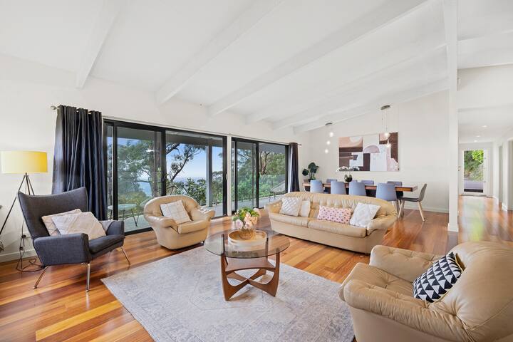 Secluded 6 bedroom home with stunning views. gallery image 4