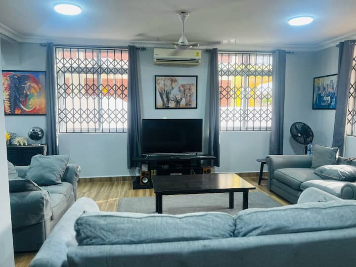 "Heaven On Earth" Cosy 4 Bed House Sleeps 8 Guests - Ghana