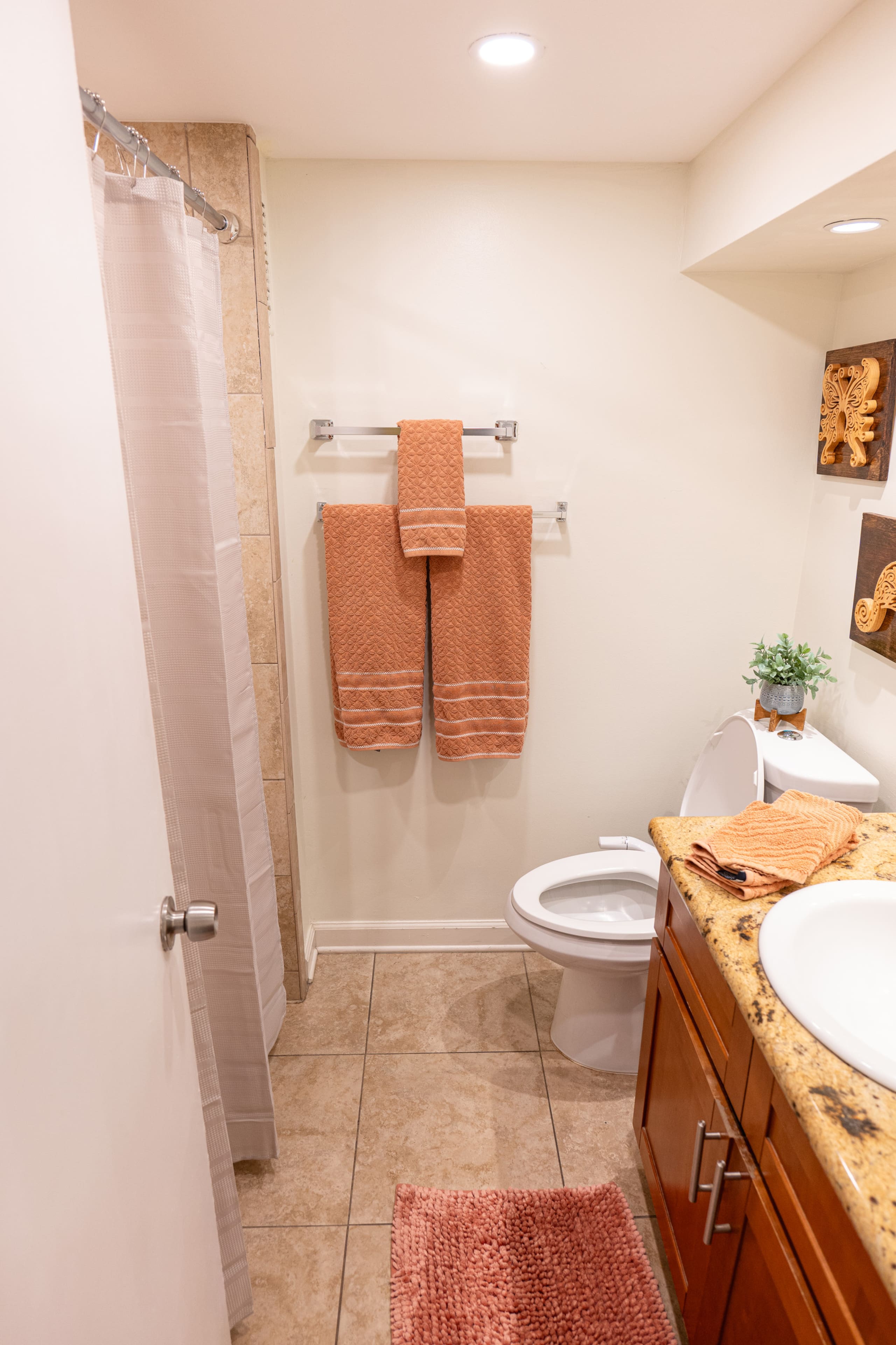 Condo in Honolulu · ★4.81 · Studio · 2 beds · 1 private bath - Image 13