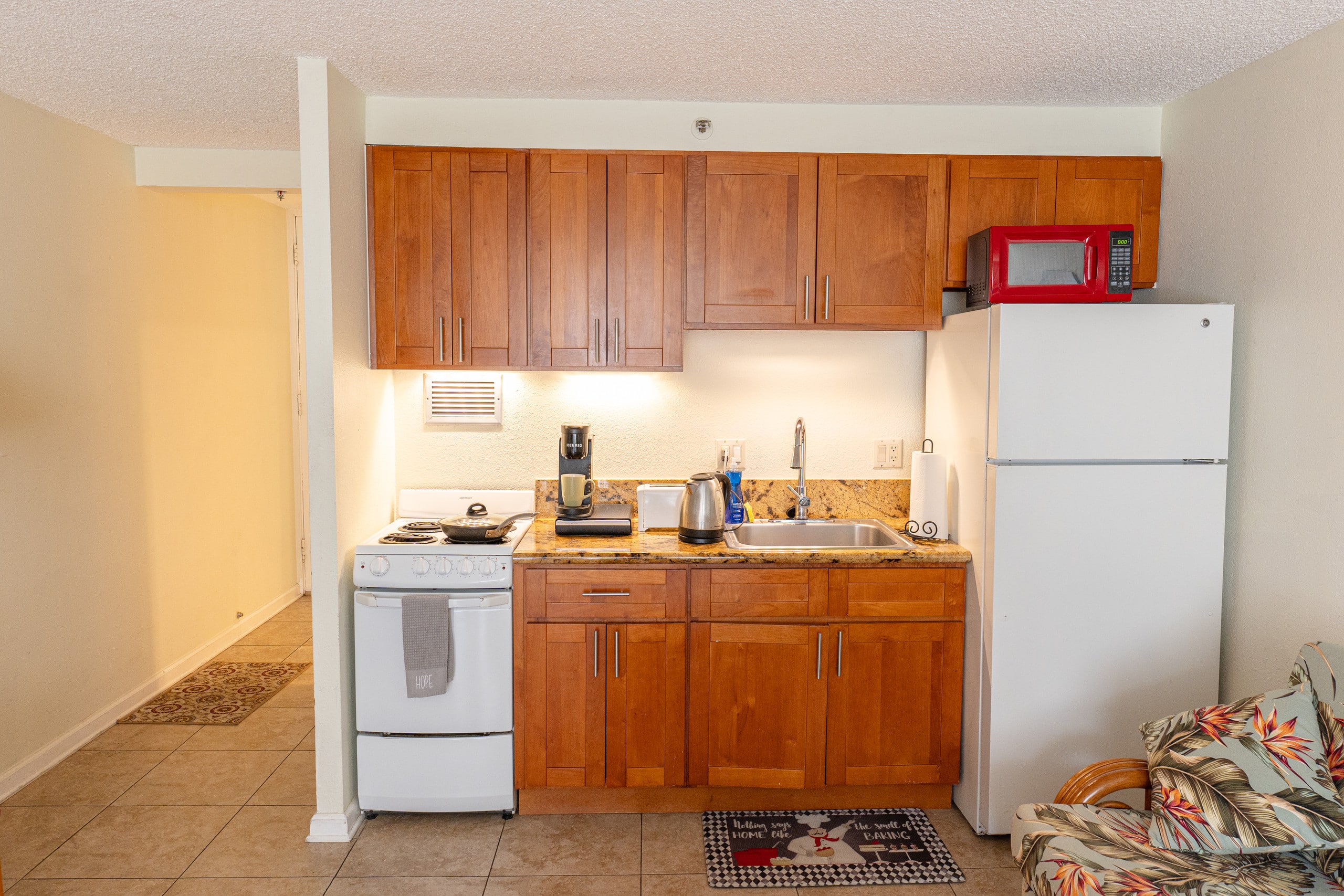 Condo in Honolulu · ★4.81 · Studio · 2 beds · 1 private bath - Image 6
