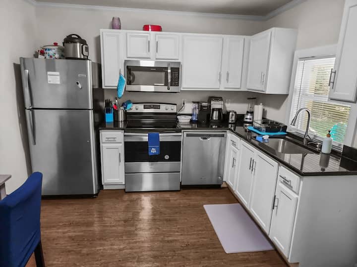 Full kitchen image 1