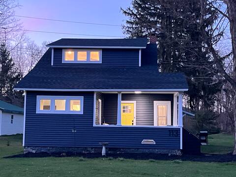 Tall Pines is a 4 bedroom cottage with lake access