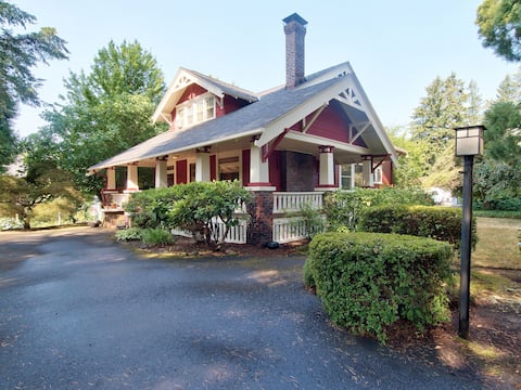 Sweet Private Suite in Historic Home