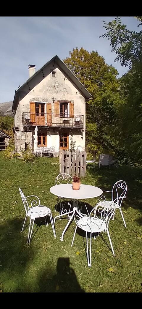 Little house on the Estenc meadow