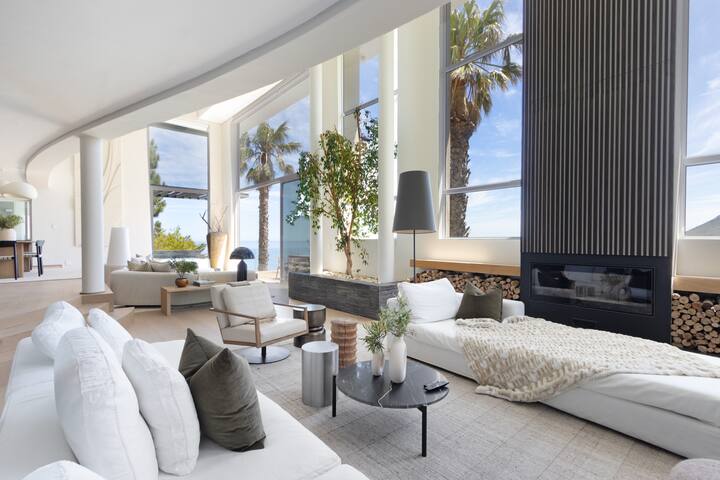 LUXE Aqua Villa Penthouse Camps Bay gallery image 3