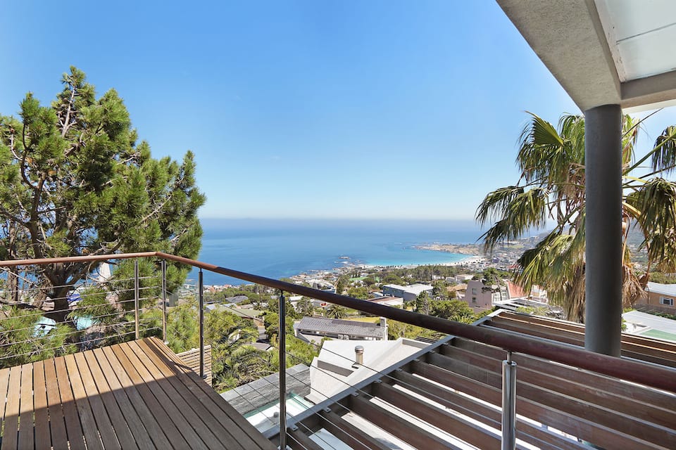 A double-height villa under Lion's Head, Bakoven, Cape Town, South Africa, photo 10 of 10