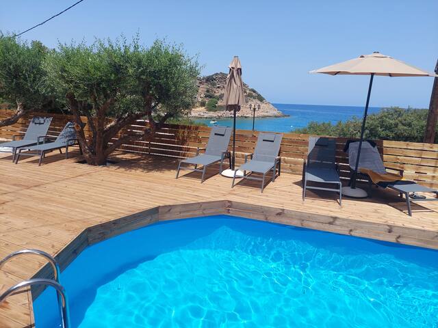 Beachfront villa Phi, jacuzzi and amazing views gallery image 3