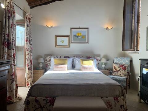 Castle-view holiday home nestled in national park