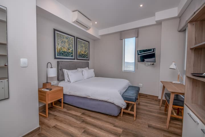 Regency Hotel 631 Lovely Budget Room - 프레토리아