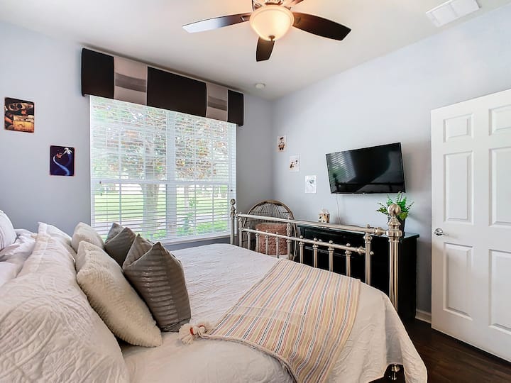 This King Bedroom is also located on the first floor, at the front of the house. It offer trendy decor, comfortable furnishings, TV, and a private full bathroom