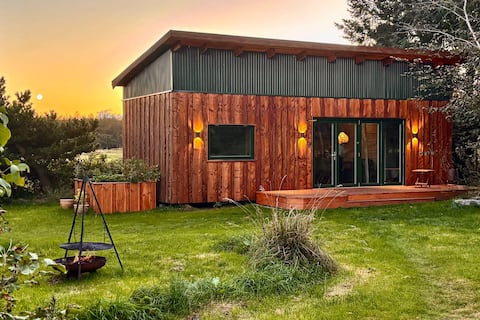 Tiny Oak House | Hygligt Getaway | 5 km til havet