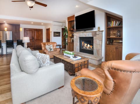 Ski in/Ski Out Spacious 4-Bed/4 Bath Alpine Club