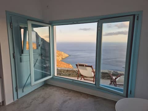 Successful Airbnb property: Maistros (MYLOI Folegandros Studios) in Δήμος Φολεγάνδρου