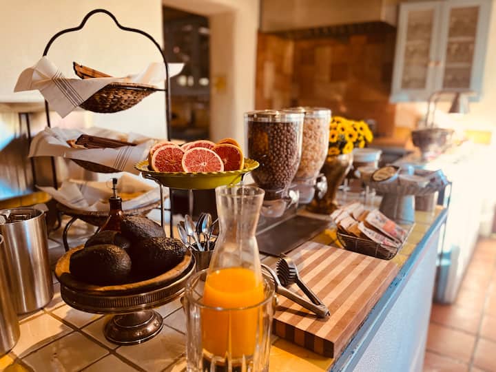 Gourmet Breakfast Included! Mabel Dodge Room! - Taos, NM