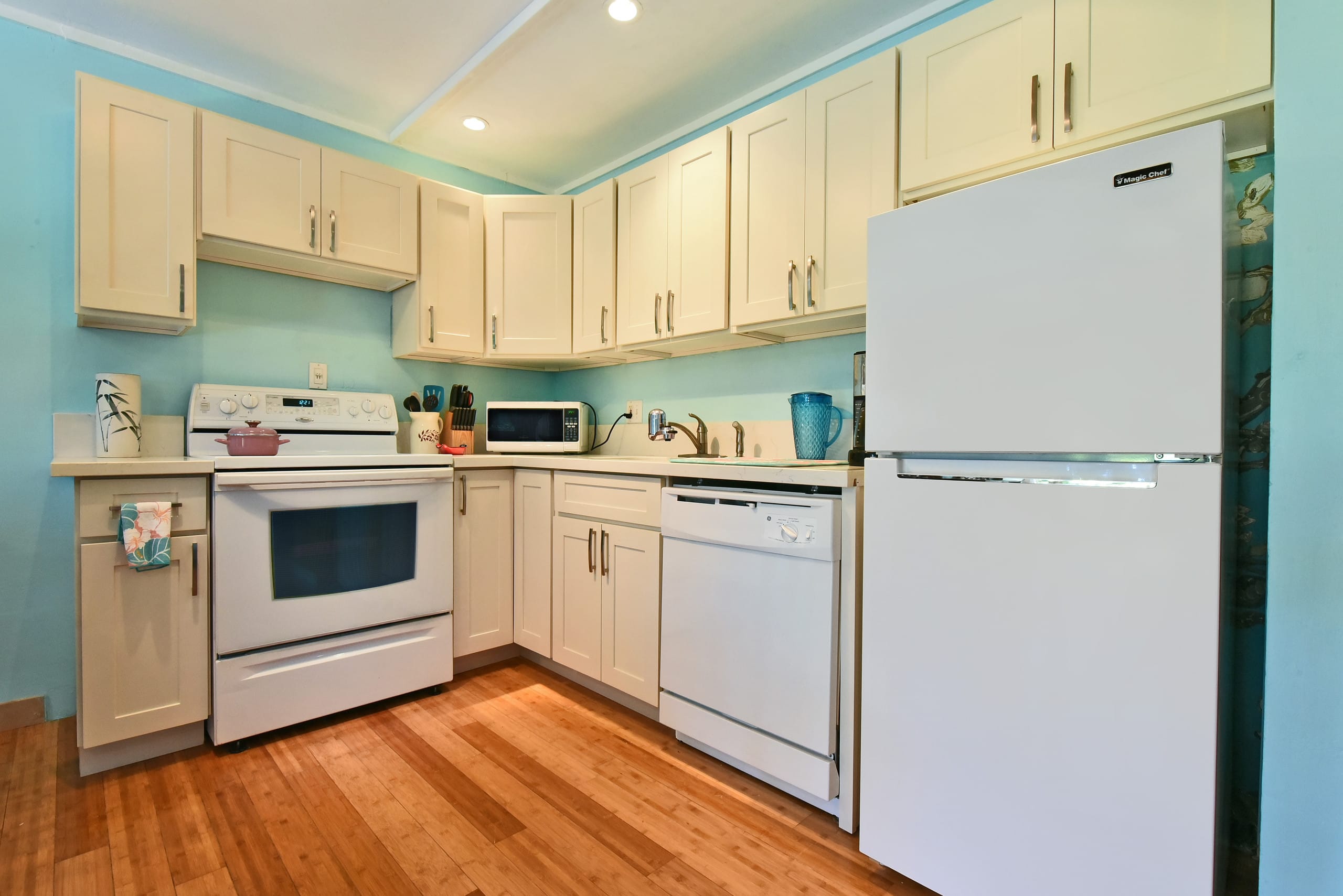 Condo in Lahaina · ★4.73 · 1 bedroom · 2 beds · 1 private bath - Image 15