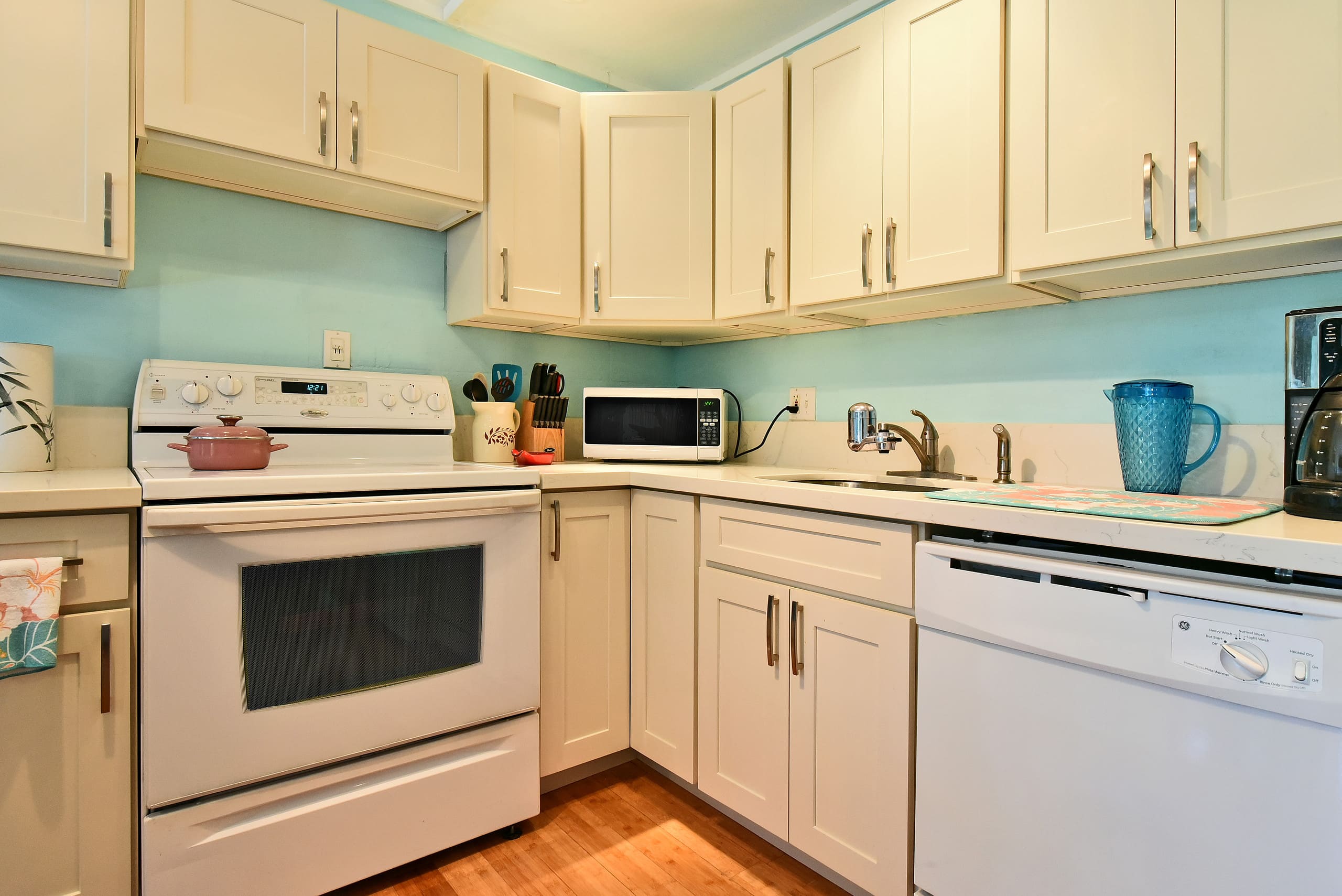 Condo in Lahaina · ★4.73 · 1 bedroom · 2 beds · 1 private bath - Image 16