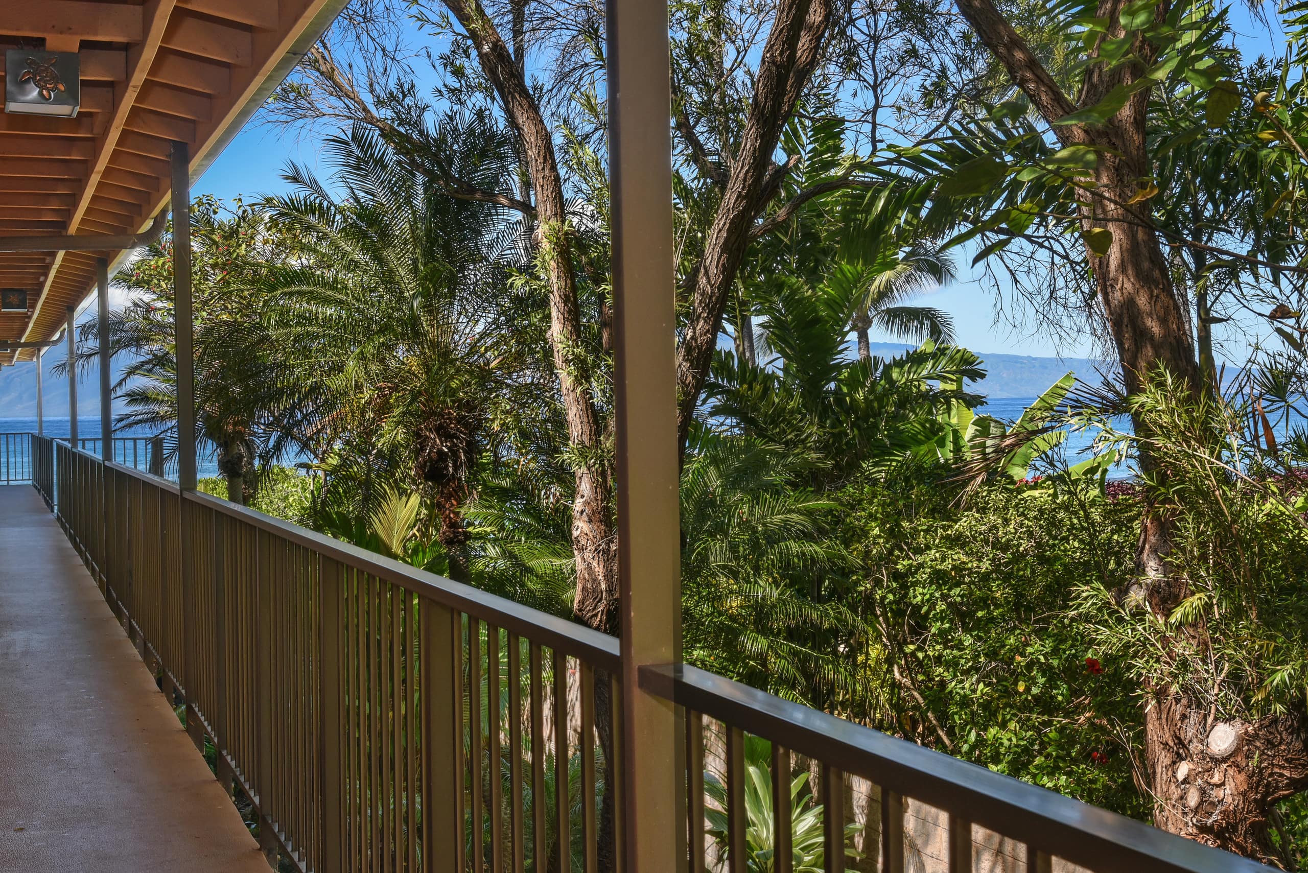 Condo in Lahaina · ★4.73 · 1 bedroom · 2 beds · 1 private bath - Image 26