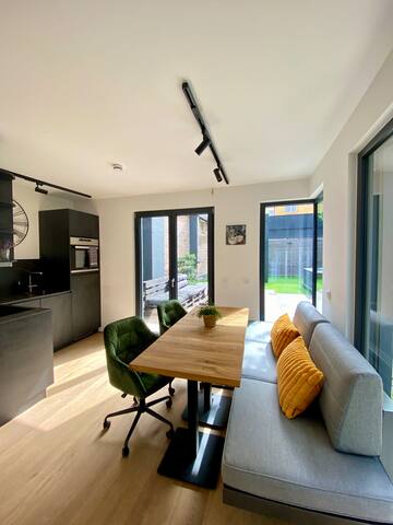 Luxury-Townhouse with Terrace gallery image 2