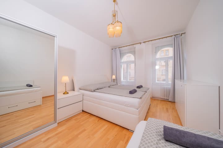 2 Bob's Apartment: 2 Bedrooms, King Size Beds - Praga
