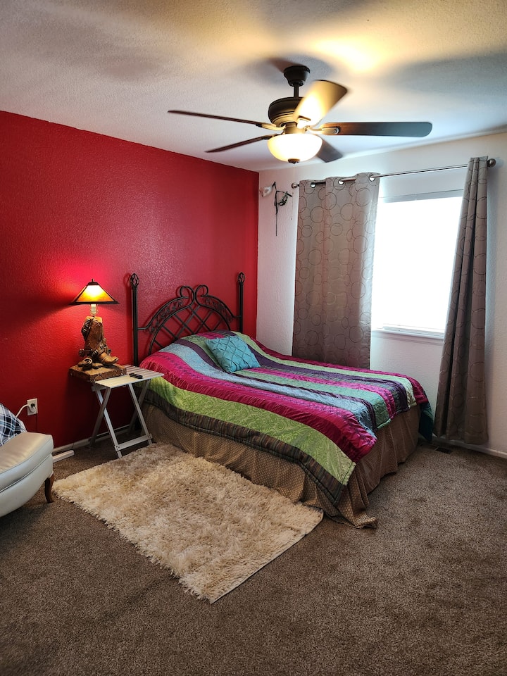 Cheerful 1 Bedroom Private Bath Beautiful Home. - Frederick, CO