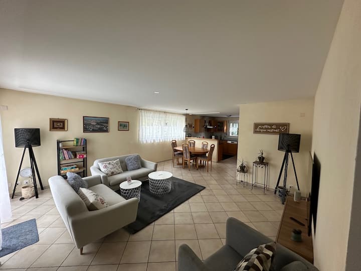 Appartement Chaleureux Avec Parking Gratuit - Yvonand