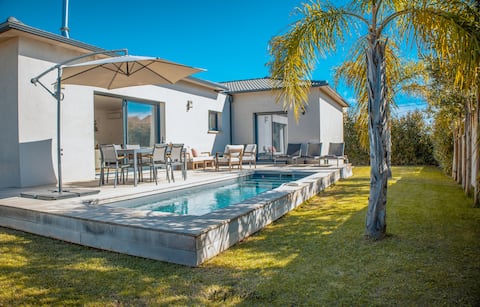 New villa with pool and all comforts