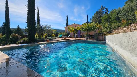 Les trois Cyprès Salernes en Provence