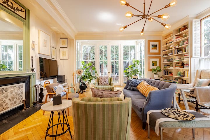 Secluded Garden Oasis- Centrally located