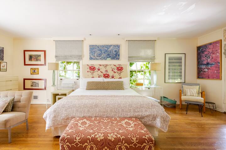 Secluded Garden Oasis- Centrally located gallery image 3