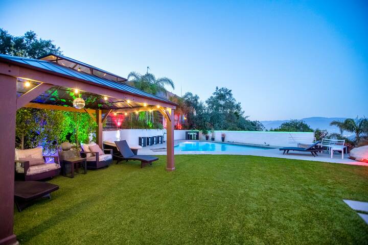 Hollywood Hills Celeb POOL/VIEW/GYM/i-Smart Estate gallery image 2