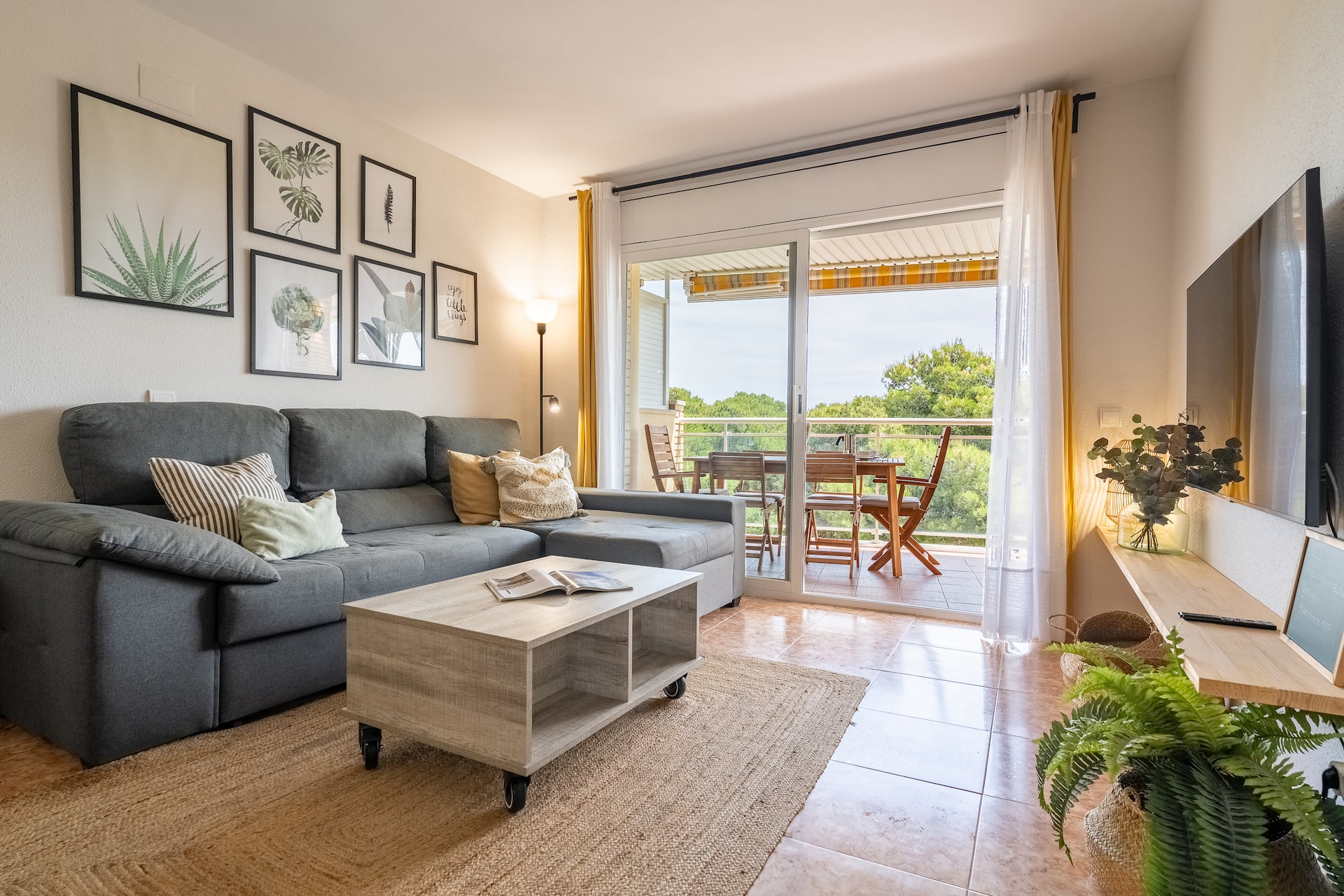 “Greenhouse” Penthouse with pool and close to the beach