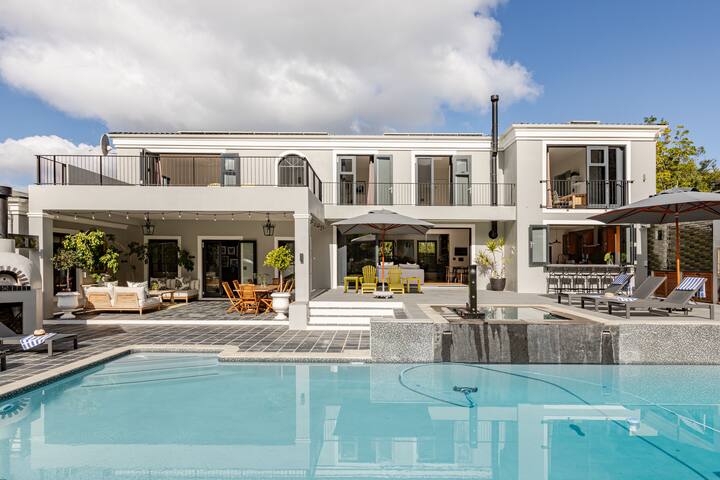 Luxury 5-Bedroom Villa in Upper Constantia gallery image 4