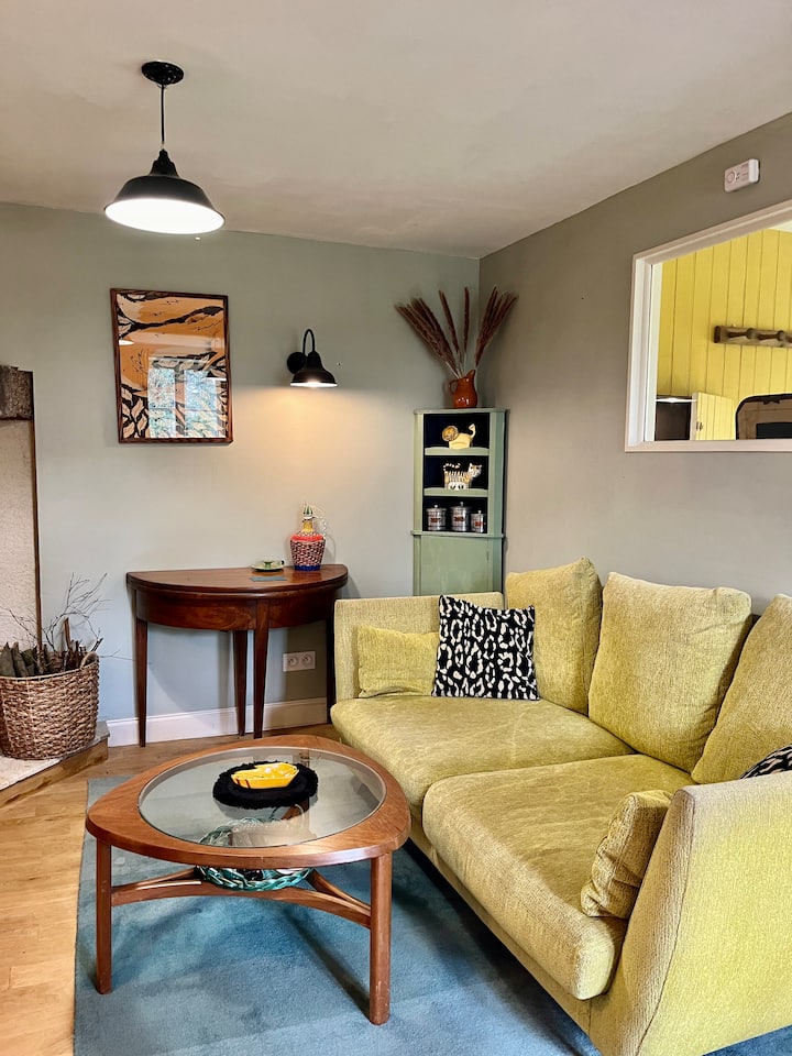 Characterful 2 Bedroom Cottage With Fireplace - Mayenne