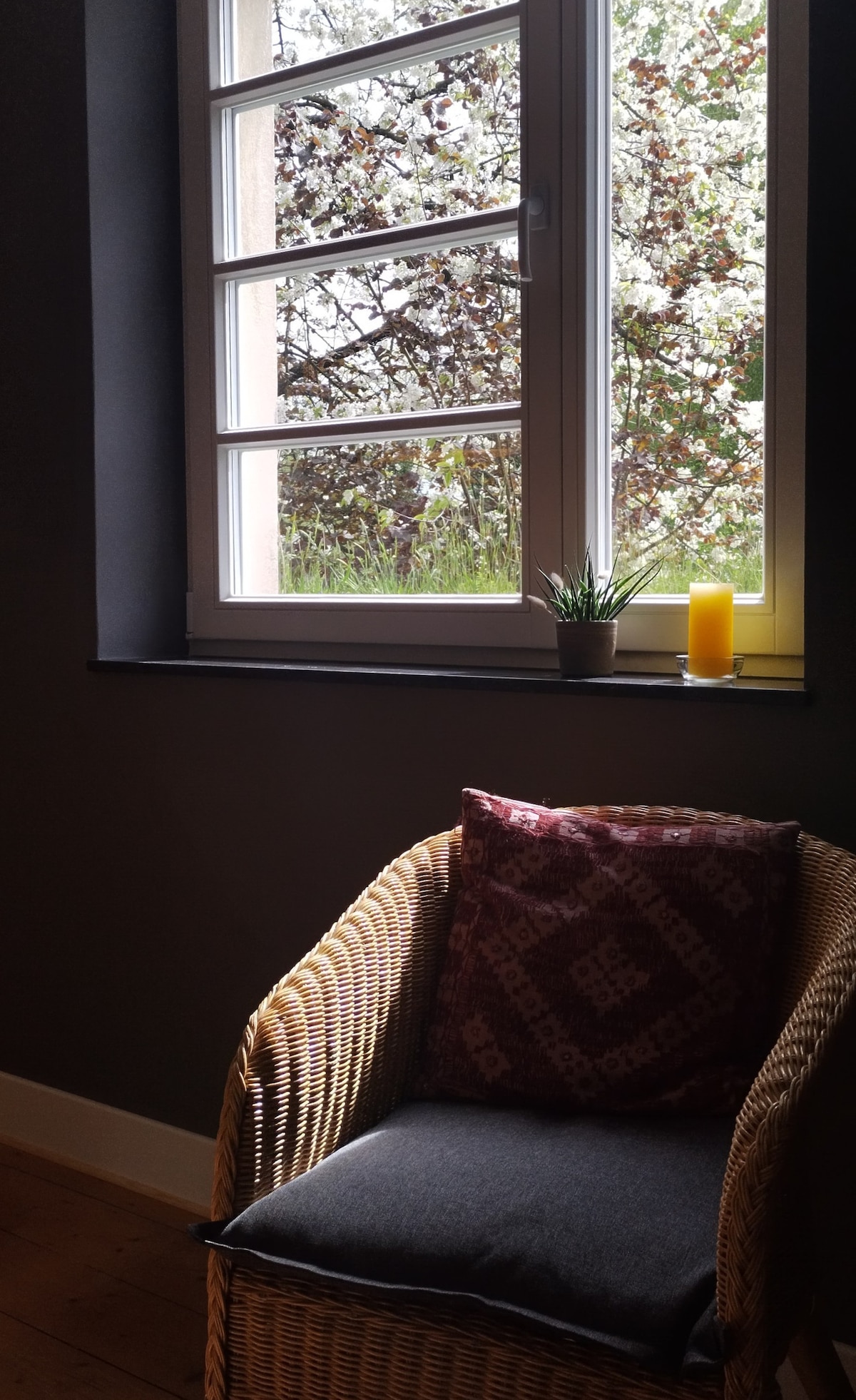 Leistungsstarkes Airbnb: 1927 Brick Apartment in Mettmann