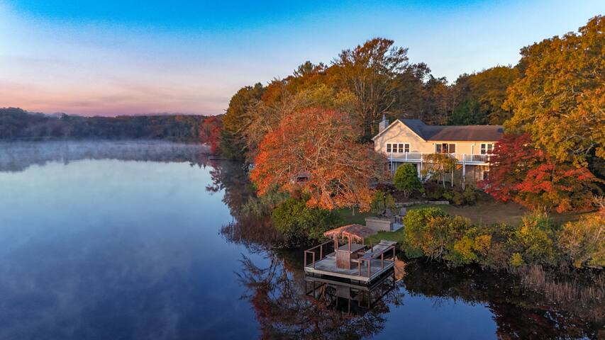 2 Acre Lakefront Getaway (Kayak/Firepit/Fishing)