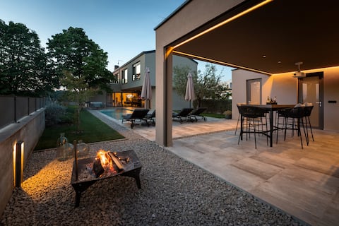 Luxury Villa Lipa Tree