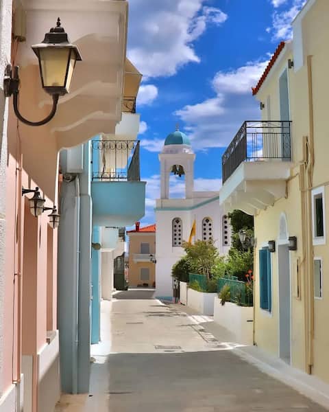17th Century sea views, village centre